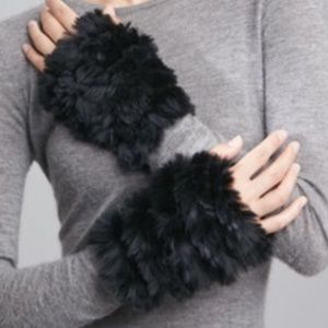 Jocelyn fur fingerless gloves